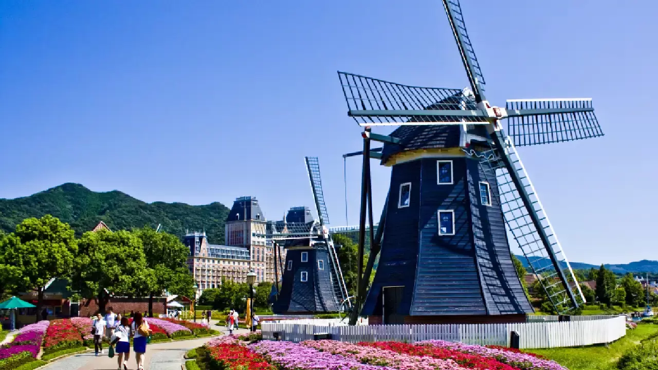 Hotel Apung di Huis Ten Bosch